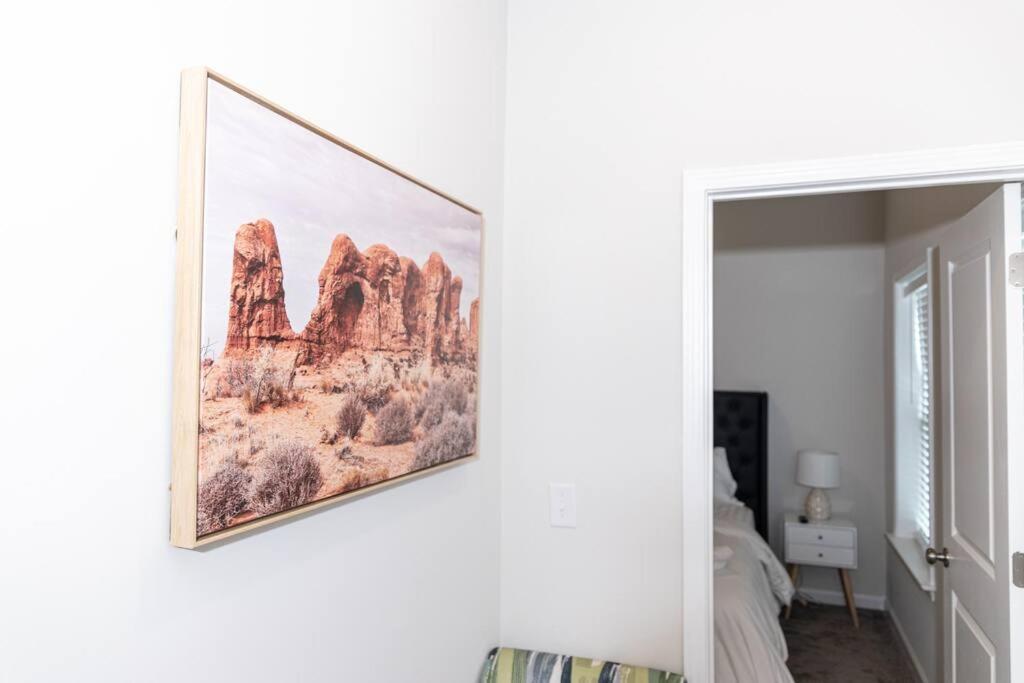 New Spacious 3 Bedroom Suite Garage Parking Free Wi-Fi Office Space And Patio View ดุลูท ภายนอก รูปภาพ